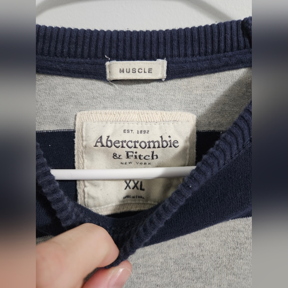 Vintage MENS XXL Muscle Abercrombie & Fitch Navy and Grey Striped Long Sleeve - Picture 3 of 4